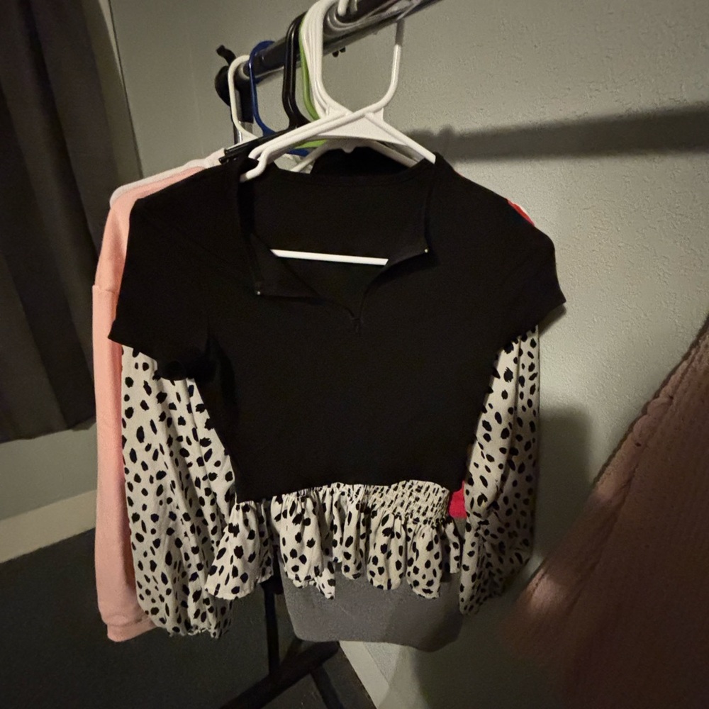 Women’s/teen tops!